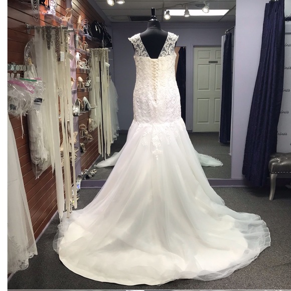 Lia Mia - Style MB9191 - Size 18 - Ivory - Picture 2 of 4